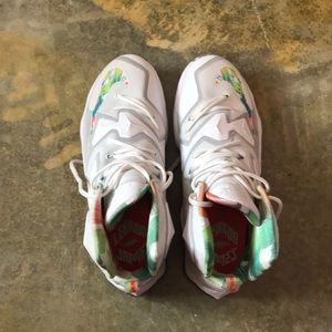 Lebron 13 Easter’s. Size 12